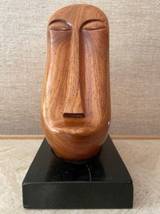 lot 52 image: Wonderful Large Inday Cadapan Modernist Carved Head Sculpture