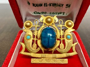 lot 147 image: Vintage 18K Solid Gold Egyptian Scarab Brooch Pin