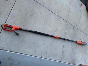 lot 35 image: Black & Decker tree trimmer