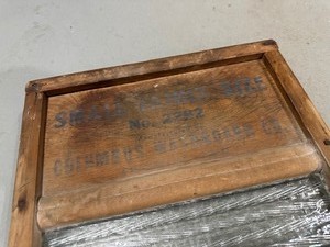 lot 9 image: Antique Laundry Room Decoration - Wash Board