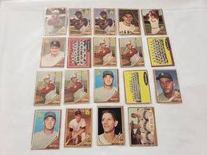 Lot of 19 - 1962 Topps MLB Cards