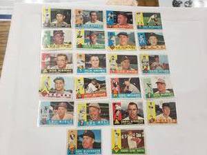 Lot of 22 1960 Topps MLB Cards