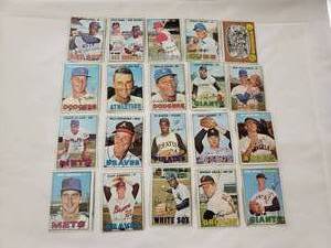 Lot of 20 1967 Topps MLB Cards