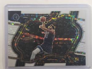 Karl-Anthony Towns 2022-23 Panini Select Courtside Disco Prizm No. 212
