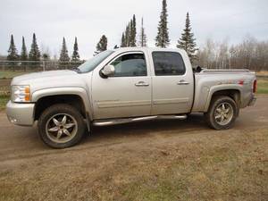 lot 3 image: 2007 Chevy Silverado LTZ