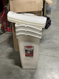 Rubbermaid Dual Action Lid Trash Can 11.3 Gallon