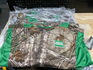 UND Mens Realtree Long Sleeve Shirts