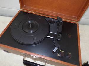 lot 14 image: Record Player Turn Table