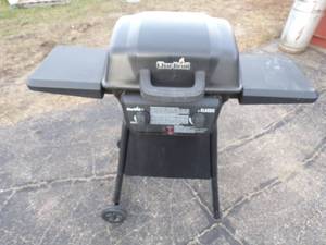 lot 4 image: Gas Grill