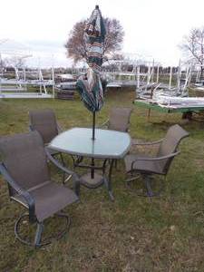 lot 6 image: Outdoor Patio Set