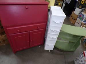 lot 66 image: Desk, Plastic Storage Drawers and Table