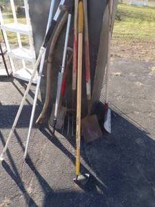 lot 76 image: Garden Tools