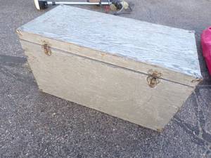 lot 42 image: Insulated Wood Box