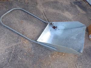 lot 95 image: Snow Slide Shovel