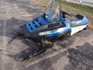 lot 8 image: 1987 Polaris Indy Sport 340 Snowmobile