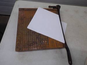 lot 106 image: Vintage Paper Cutter