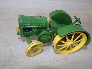 lot 120 image: Vintage John Deere Toy Tractor