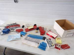 lot 122 image: Vintage Erector Set