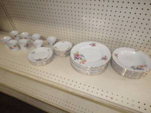 lot 127 image: Jlmenau China Dishes Made in German Democratic Republic