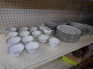 lot 128 image: Vogue Fine China Set
