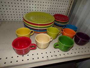 lot 130 image: Fiesta Ware Plates Saucers and Cups