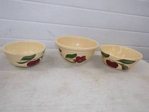 lot 132 image: WATT Oven Ware Bowl Set