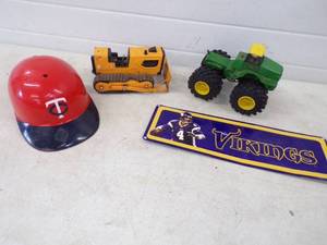lot 154 image: Tonka bulldozer and more