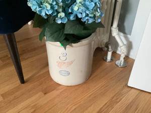 Redwing Crock