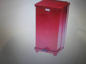 lot 24 image: Rubbermaid Commercial #RCP-ST12EP...