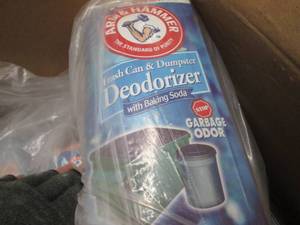 lot 75 image: Box of Arm & Hammer Trash Can Deodo...