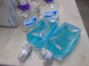 lot 79 image: 5 Foaming Hand Soap Refills...