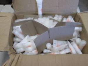 lot 81 image: Box of 1 oz Eco Hair Conditioners...