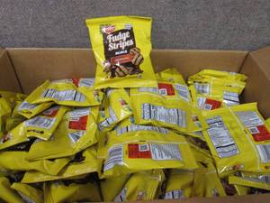 lot 192 image: Case of 130 - 1 oz Keebler Fudge St...