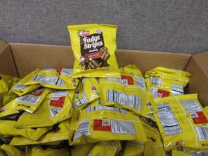 lot 193 image: Case of 130 - 1 oz Keebler Fudge St...