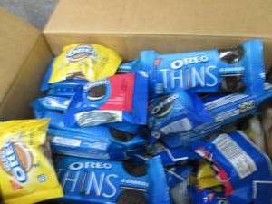 lot 204 image: 56 ct Small Pks Assorted Oreo Cooki...