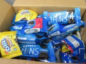 lot 205 image: 56 ct Small Pks Assorted Oreo Cooki...