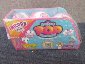 lot 211 image: 6 pk Gummi Pop Surprise Unicorn Pe...