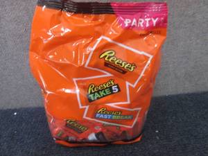 lot 216 image: 32.06 oz Assorted Reeses Snack Siz...