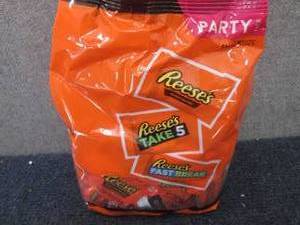 lot 218 image: 32.06 oz Assorted Reeses Snack Siz...