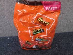 lot 219 image: 32.06 oz Assorted Reeses Snack Siz...