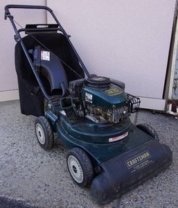 lot 20 image: Lawn & Garden Equipment Craftsman Lawn Vacuum  Chipper  Shredder  Blower