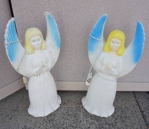 lot 24 image: Vintage Holiday Christmas DeCor Indoor Outdoor Union Products Inc. Praying Angel Girl Blow Mold Pair