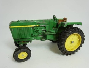 lot 57 image: This Old Toy...Vintage Die Cast ERTL John Deere Brown Seat Tractor...