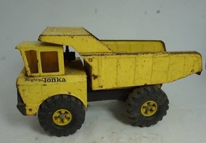 lot 64 image: This Old Toy...Vintage 1970s Mighty Tonka Dump Truck Tipper Yellow Pressed Steel XMB-975 Tires USA