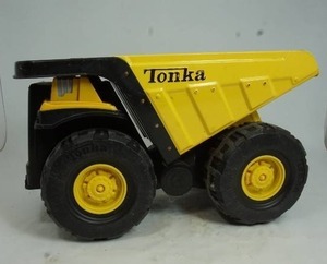 lot 67 image: This Old Toy...Tonka Yellow Dump Truck with Black Handle 2007...