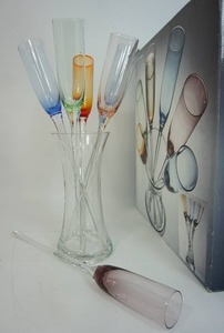 lot 84 image: Complete Set of 6 Hand Blown Champagne Flute Bouquet Toasting Glasses with Vase...
