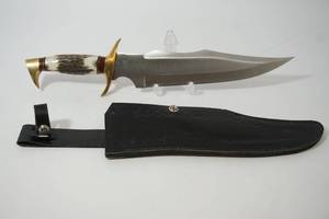 lot 134 image: Unique Swords Knives Machetes Knife Sets for the Collector Hunter.-Bowie Type Fixed Knife with 11-Inch Blade