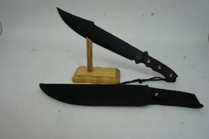lot 139 image: Unique Swords Knives Machetes Knife Sets for the Collector Hunter