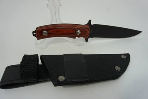 lot 154 image: Unique Swords Knives Machetes Knife Sets for the Collector Hunter-Fixed Knife 5-Inch Blade