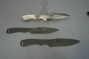 lot 169 image: Unique Swords Knives Machetes Knife Sets for the Collector Hunter-Set of Three Throwing Knives with 8-inch Blades